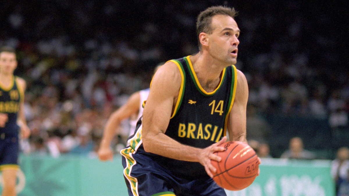 Tiago Splitter Remembers Brazilian Basketball Legend Oscar Schmidt: 'Everybody Loved Him'