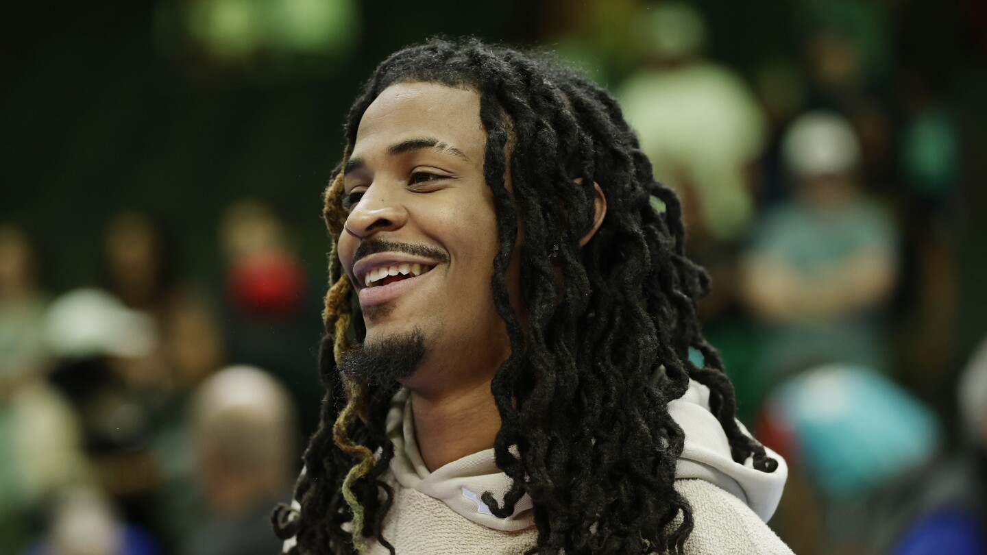 Ja Morant reportedly tells players he isn't going to play for Grizzlies anymore; trade expected