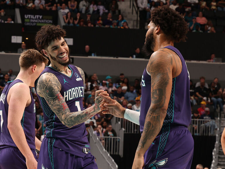 Hornets rout Pacers for 8th win in 10 games