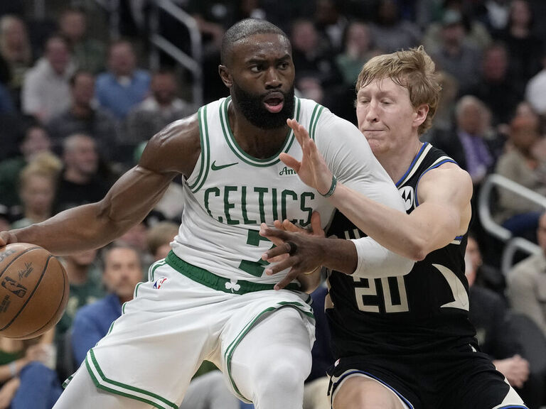 Celtics stay hot with blowout win over Bucks