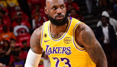 Lakers take 3-0 series lead after Rockets' late collapse