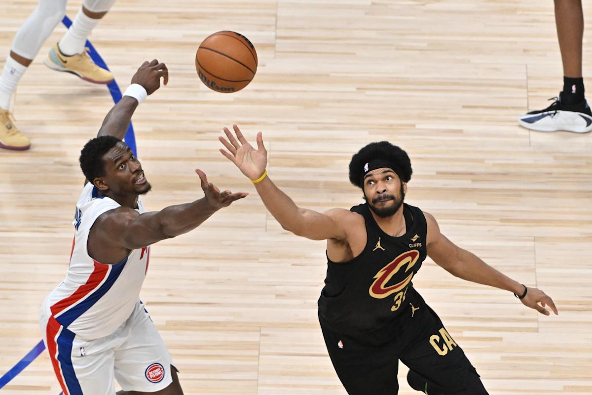 Pistons take double-digit lead vs. Cavs in Game 1: Live updates
