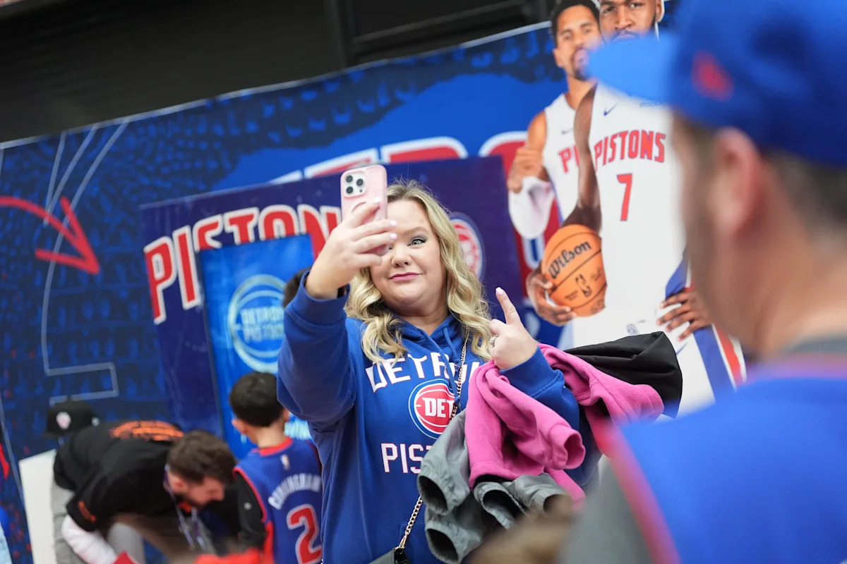 Detroit Pistons fans flock to Little Caesars Arena for second round