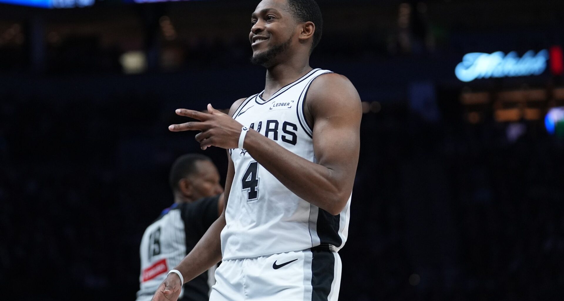 Spurs take Game 1 with De'Aaron Fox out with ankle soreness; Thunder fall with Jalen Williams back