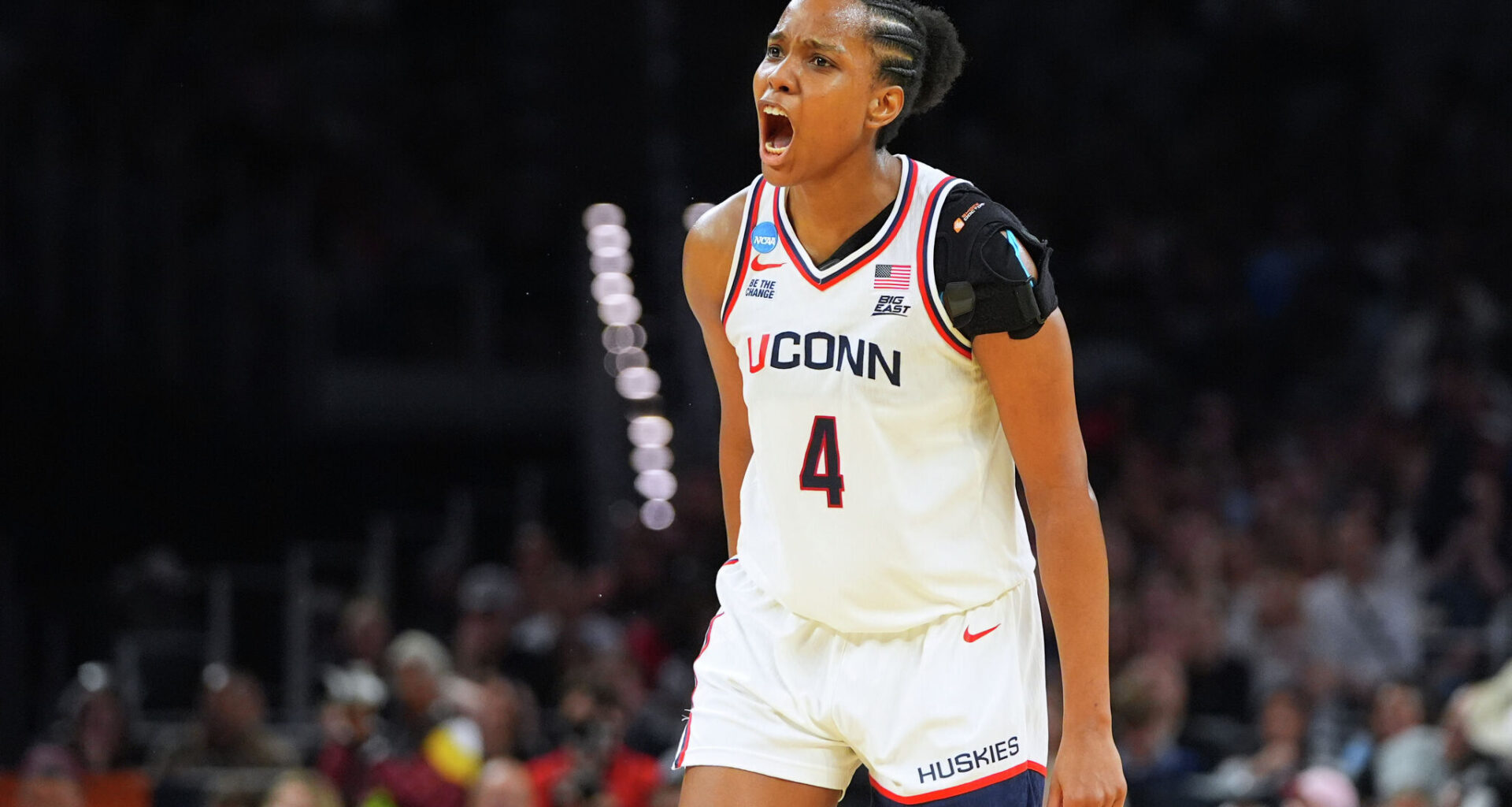 UConn's Blanca Quiñonez undergoes shoulder surgery