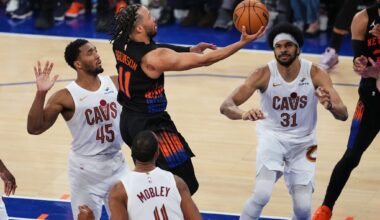 Hart scores 26 and the Knicks move 2 wins from the NBA Finals with a 109-93 victory over the Cavs