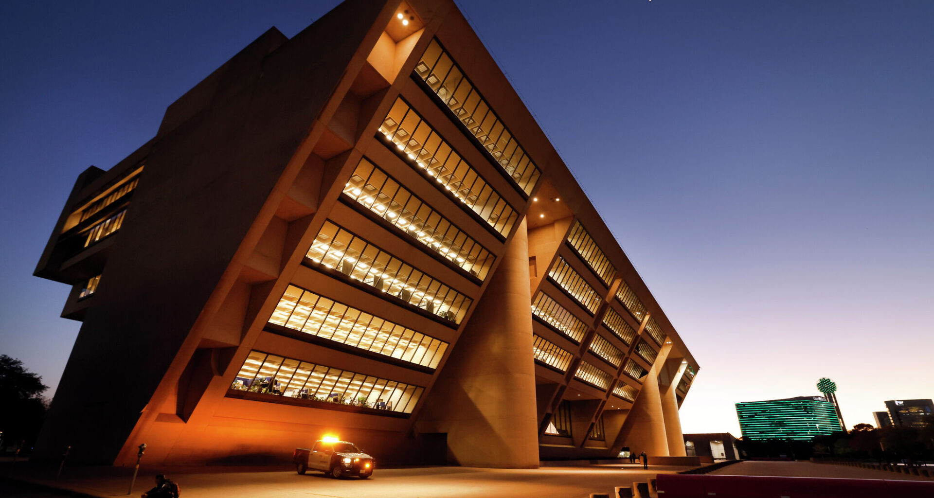 Save I.M. Pei’s Dallas City Hall or rebuild for Dallas Mavericks?