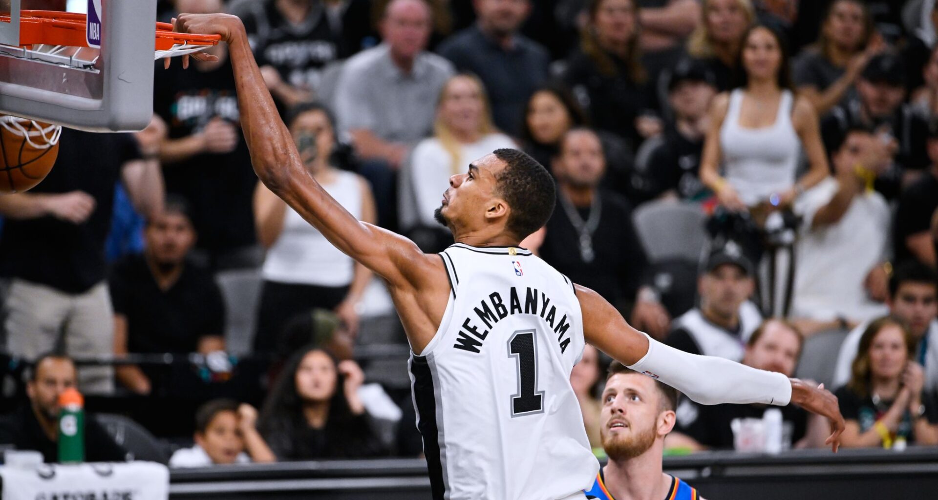 Wembanyama scores 33 points to help Spurs rebound and trounce Thunder 103-82 to even West finals