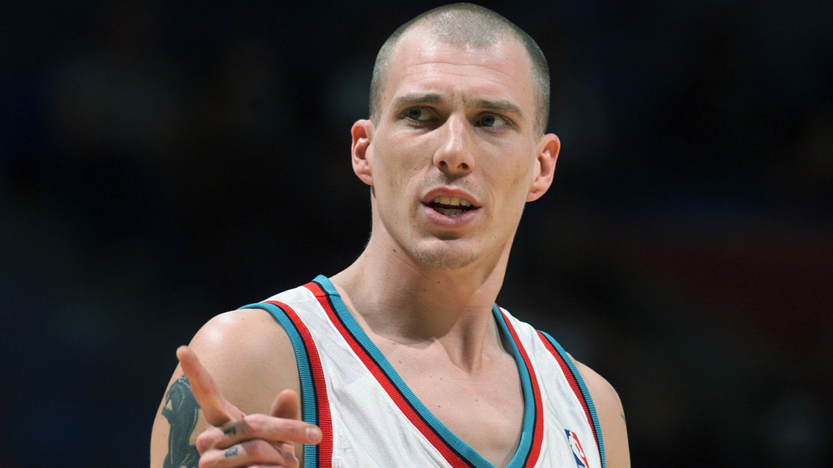 Jason Williams of the Memphis Grizzlies points on the basketball court.