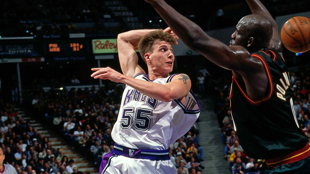 Jason Williams of the Sacramento Kings passing the basketball during a game.