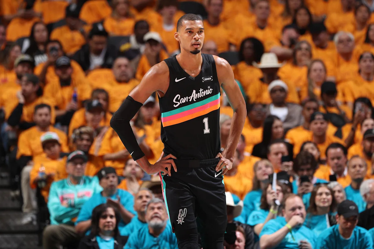 Spurs’ last minute rally falls short as Wolves win Game 1