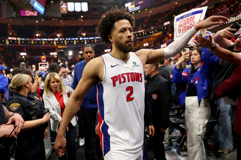 Spurs reach Western finals as Pistons stay alive in NBA playoffs