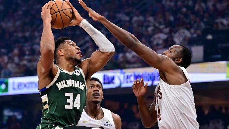Bucks predicted to cut ties with Giannis Antetokounmpo, acquire aging $110 million Warriors star