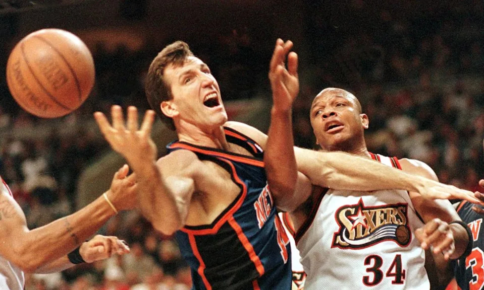 Chris Dudley of the New York Knicks (L) has the ball slapped away by Terry Cummings of the Philadelphia 76ers (R) during their game 07 December in Philadelphia. The 76ers won 93-78 (Photo credit TOM MIHALEK/AFP via Getty Images)