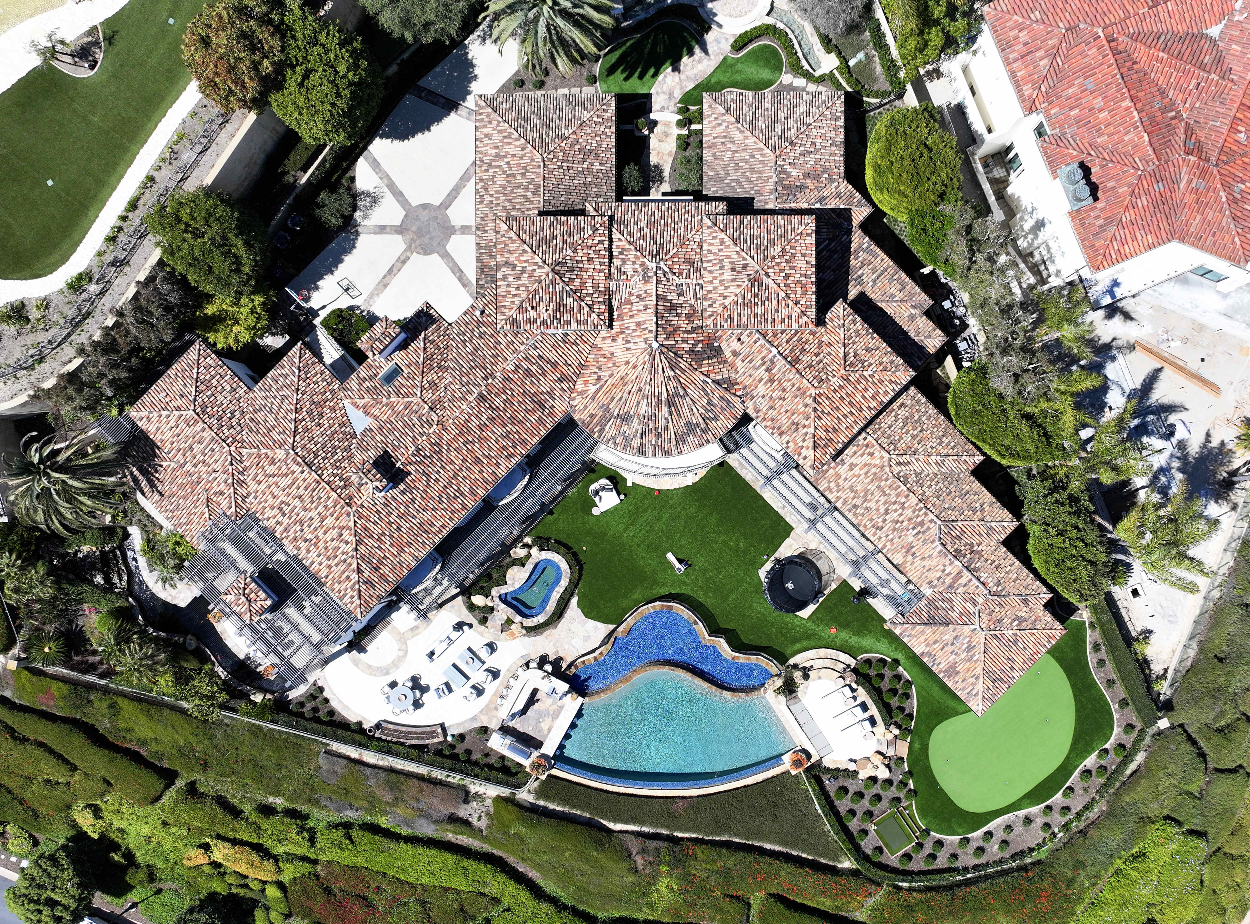 An 11,200 square feet Newport Coast estate in the gated...