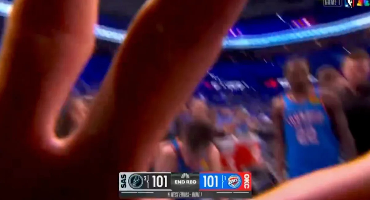 Alex Caruso rejects NBC camera in Thunder huddle