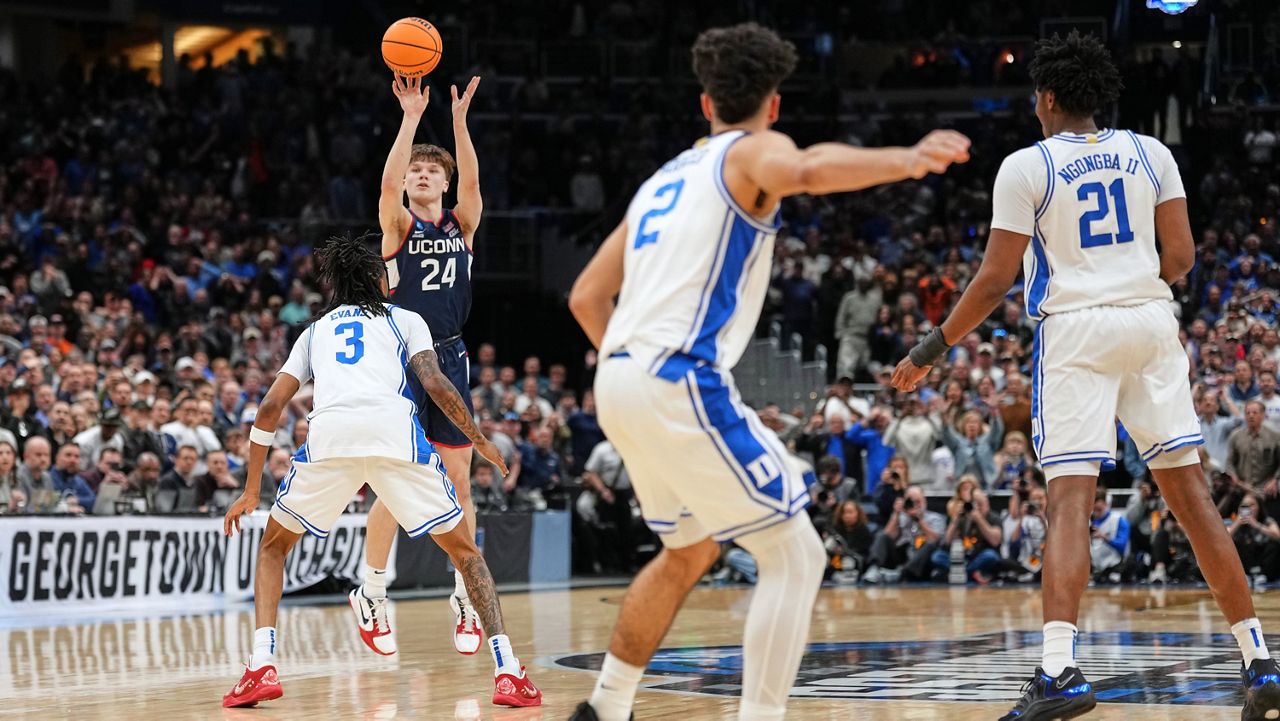 UConn guard Braylon Mullins (24) scores the winning basket against Duke in the Elite Eight of the NCAA college basketball tournament, Sunday, March 29, 2026, in Washington. (AP File Photo/Abbie Parr)