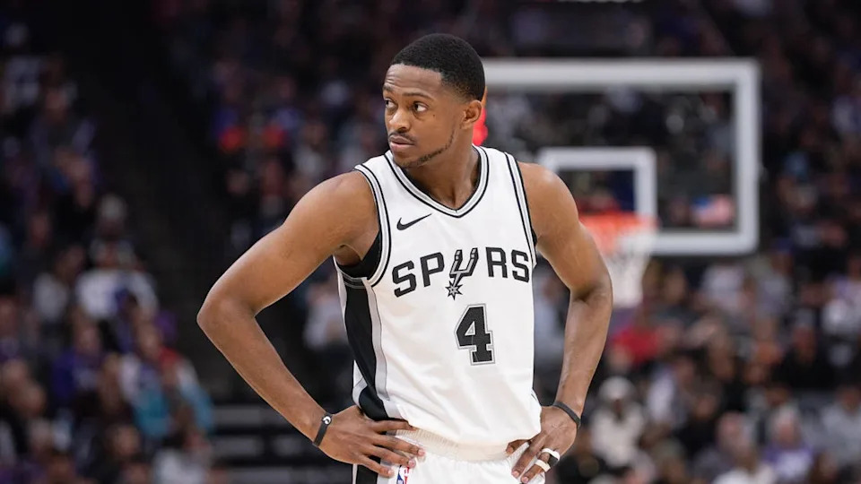 De’Aaron Fox faces increased backcourt pressure amid San Antonio Spurs youth movement entering another developmental season.© Ed Szczepanski-Imagn Images