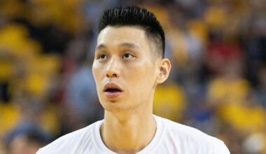 Jeremy Lin looking on