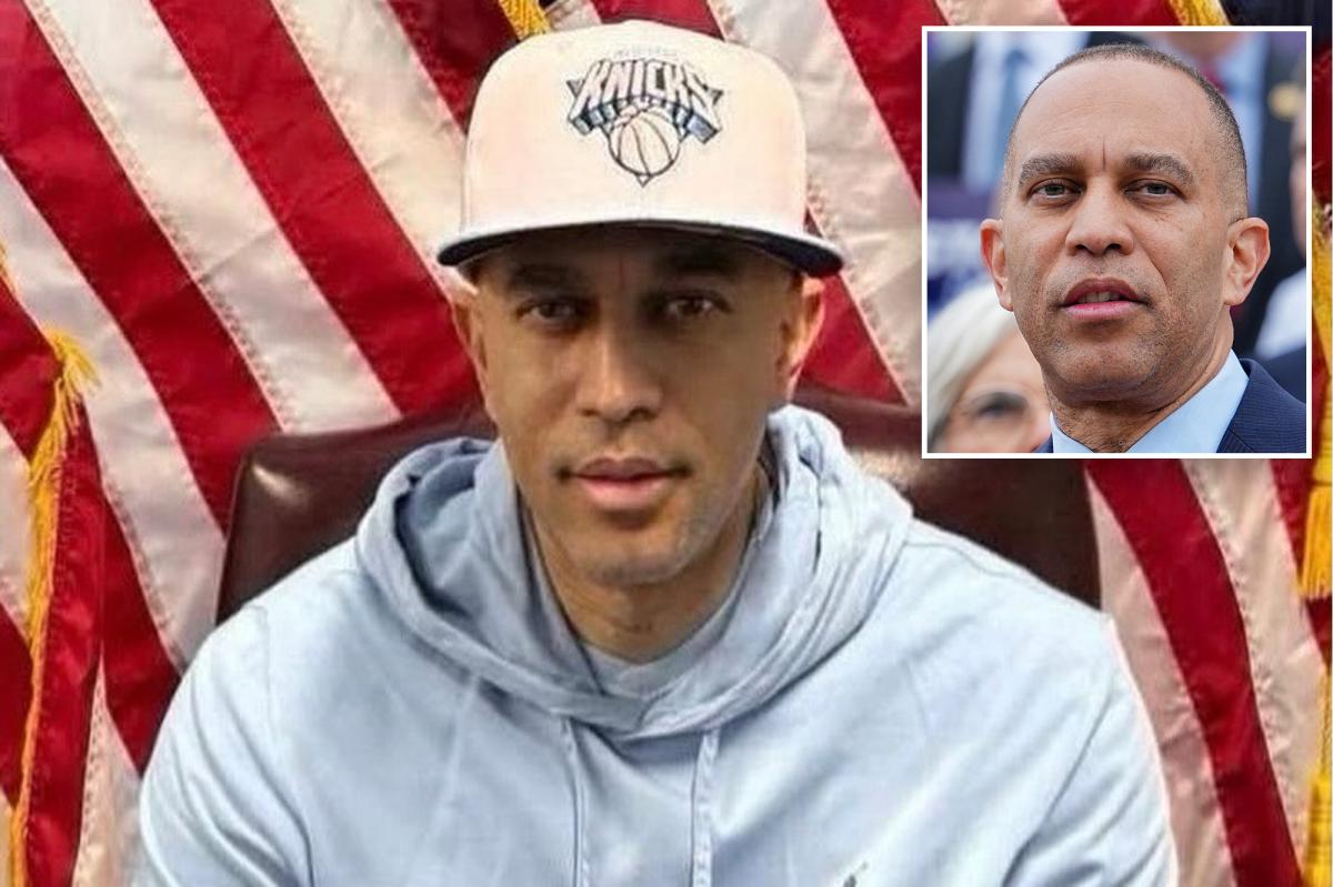 Hakeem Jeffries mocked for posting apparent Facetuned image of himself in Knicks hat: 'Just bizarre'
