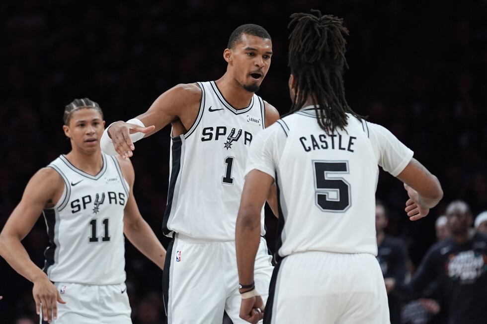 Castle, Spurs eliminate Timberwolves 139-109 in Game 6