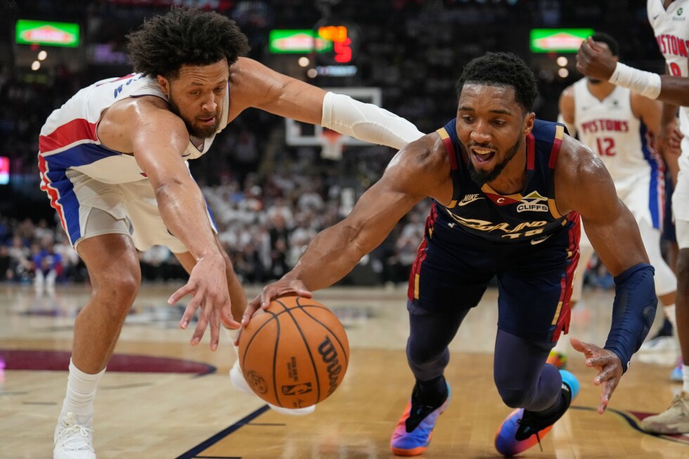 Mitchell ties NBA playoff mark with 39 in 2nd half as Cavaliers even series against Pistons 112-103
