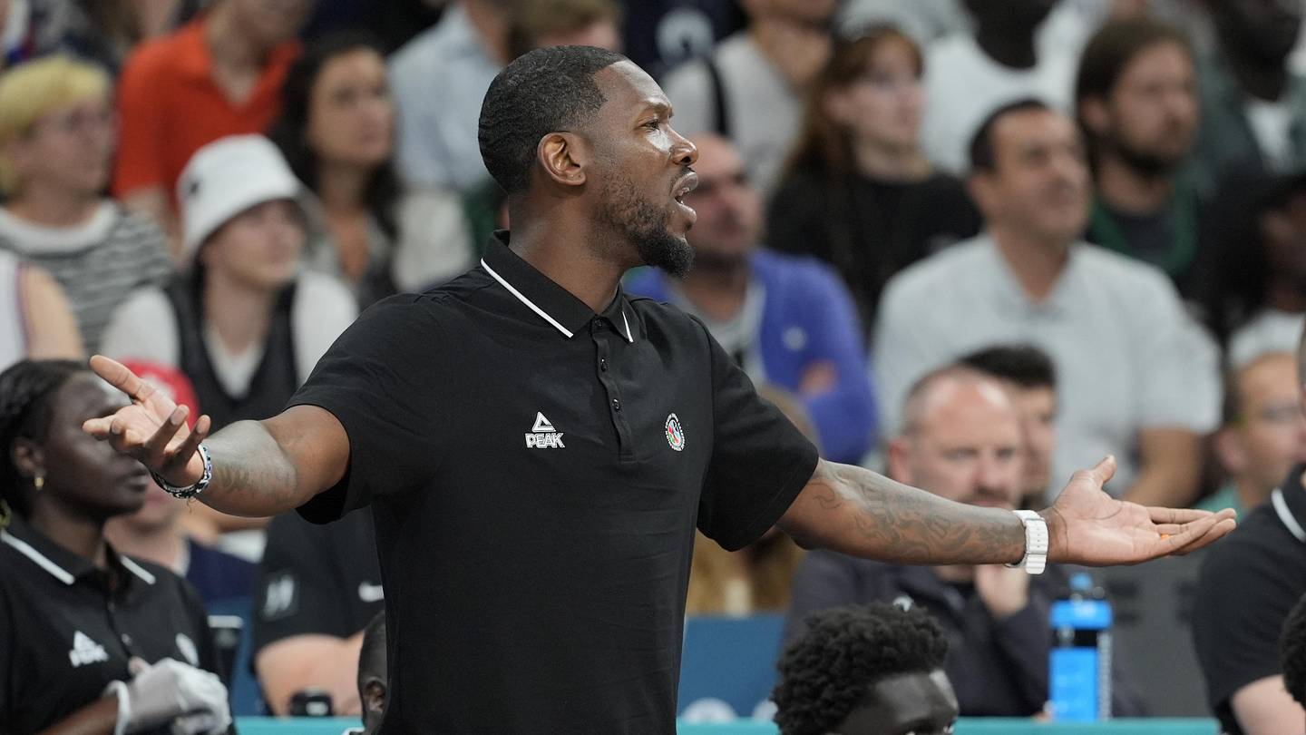 Rockets' Royal Ivey Linked to Mavericks Coaching Vacancy