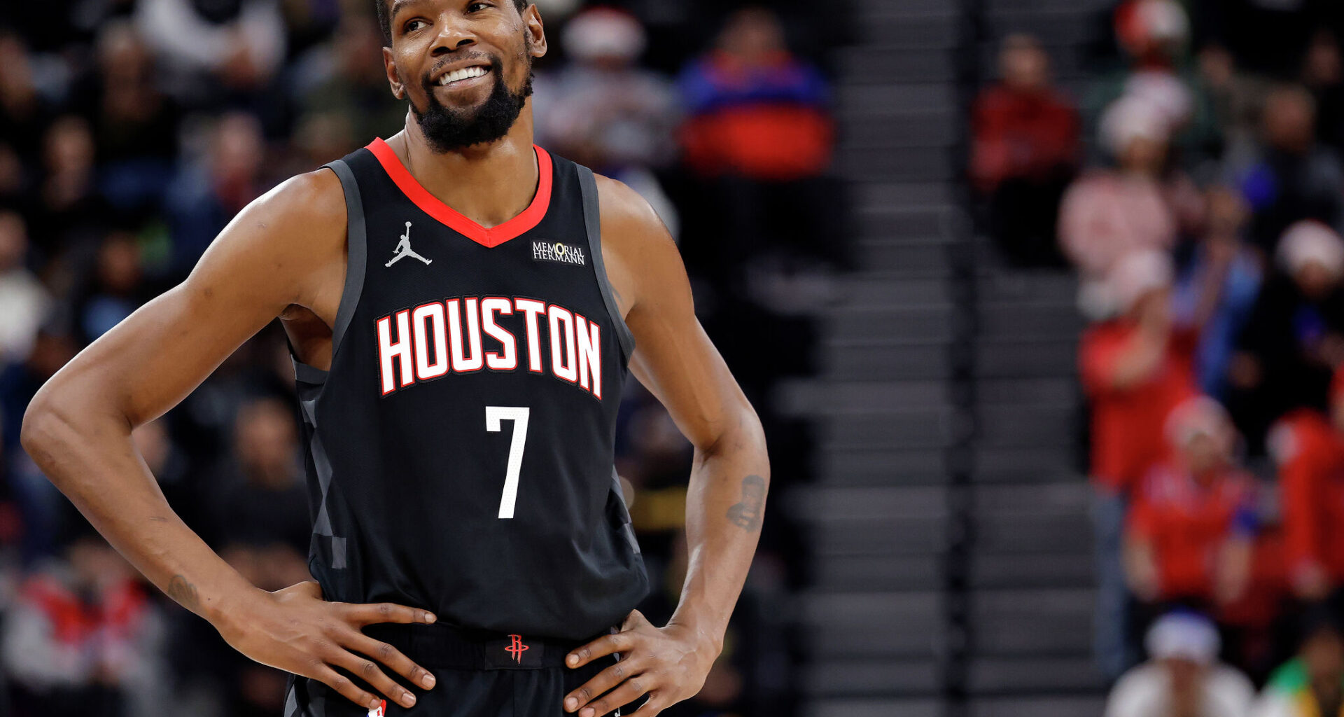 Kevin Durant tried hiding from cameras after a date. It went poorly.