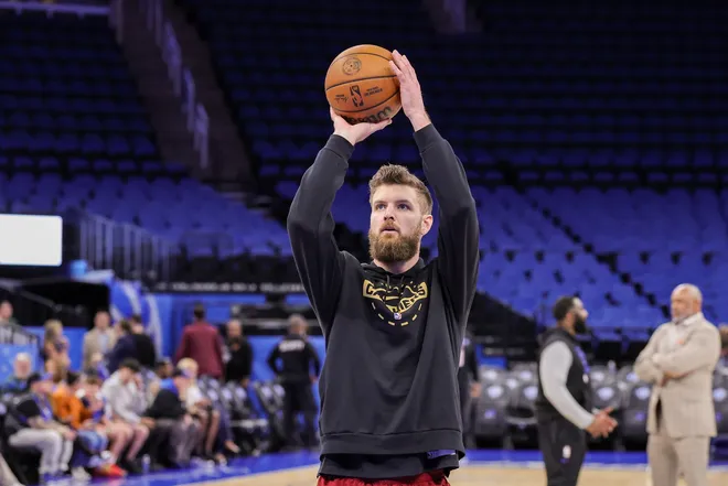 Mar 11, 2026; Orlando, Florida, USA; Cleveland Cavaliers forward Dean Wade (32) warms up before the game against the Orlando Magic at Kia Center. Mandatory Credit: Mike Watters-Imagn Images