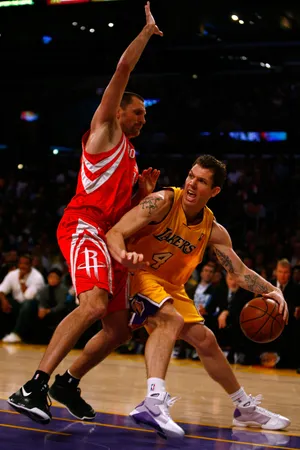 LOS ANGELES, CA - APRIL 03: Luke Walton #4 of the Los Angeles Lakers is defended by Brent Barry #17 of the Houston Rockets during the second half at Staples Center on April 3, 2009 in Los Angeles, California. The Lakers defeated the Rockets 93-81. NOTE TO USER: User expressly acknowledges and agrees that, by downloading and/or using this Photograph, user is consenting to the terms and conditions of the Getty Images License Agreement. (Photo by Jeff Gross/Getty Images)