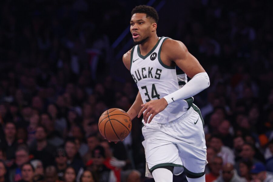 Rival Teams Call Bucks' Asking Price For Giannis 'Unrealistic'