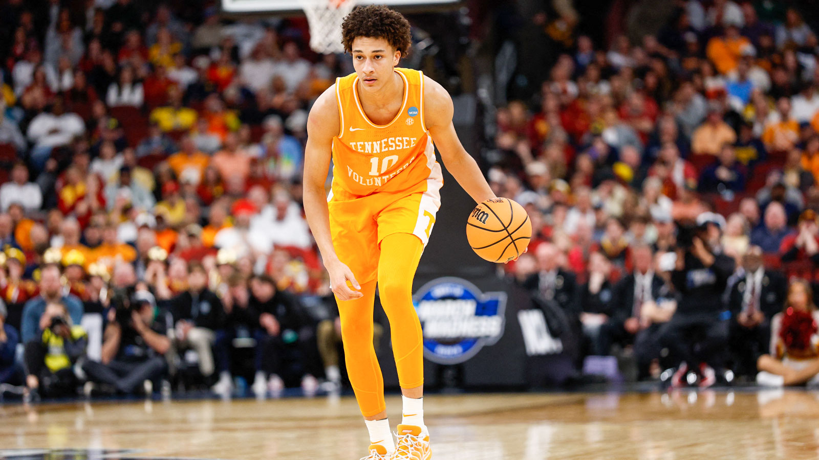 Tennessee Volunteers forward Nate Ament (10) dribbles in the second half against the Iowa State Cyclones during a Sweet Sixteen game of the Midwest Regional of the men's 2026 NCAA Tournament at United Center