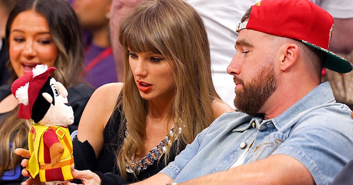 Taylor Swift’s courtside seat from Cavs-Knicks playoff game fetches $7K at auction – 95.5 WSB
