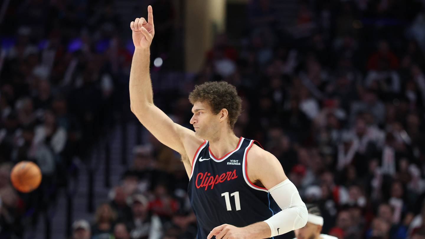Clippers Are One Move Away From Being a Playoff Team