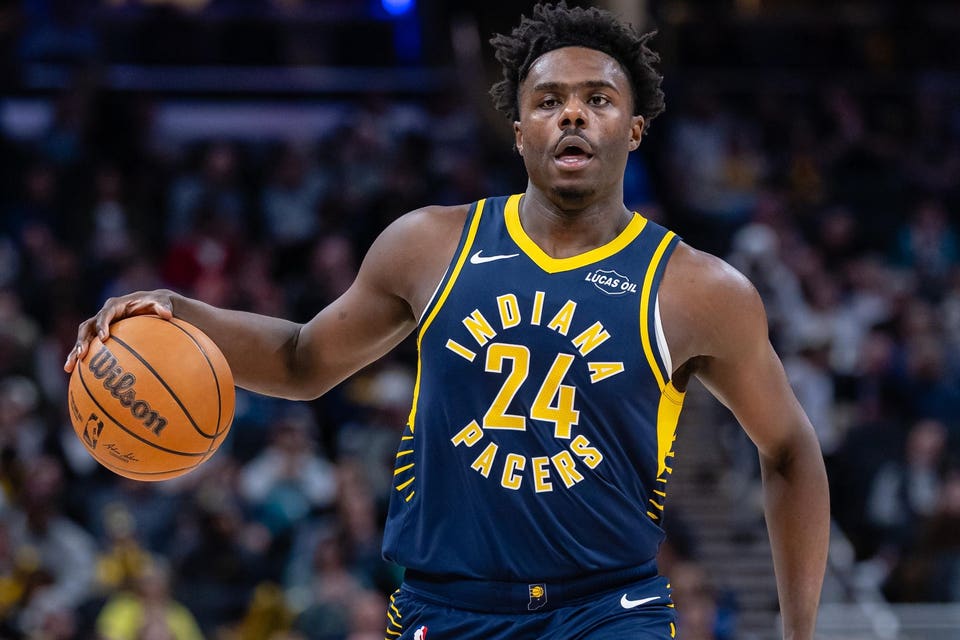 Charlotte Hornets v Indiana Pacers