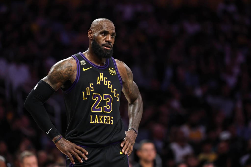 LeBron James surpassed Robert Parish’s record for most career regular-season games played. Photo: TNS