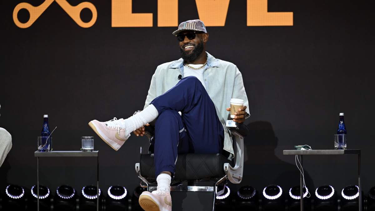 76ers Welcome LeBron James With Two-Year Deal