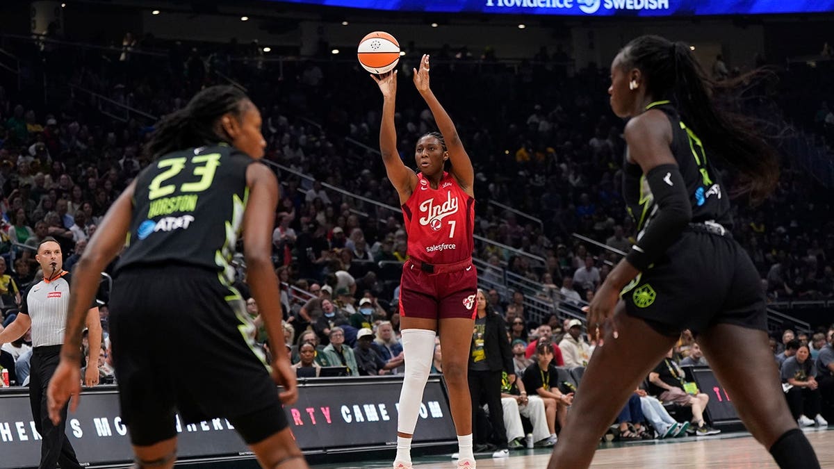 Aliyah Boston shoots the ball during an Indiana Fever game