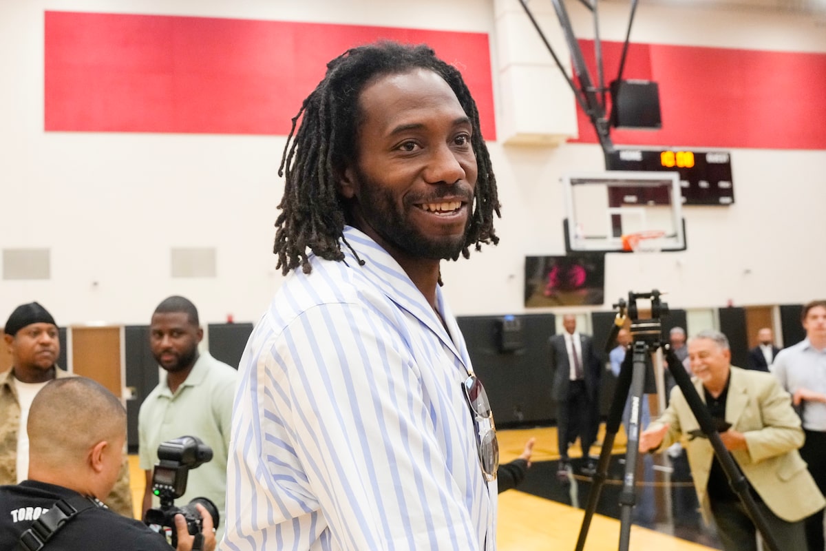 Legal expert weighs in on Kawhi Leonard trade being paused