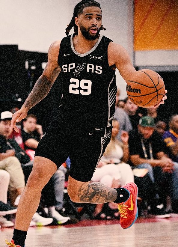 Trimble rejects Veesaar in highlight-reel play; RJ Davis again scores in double figures -