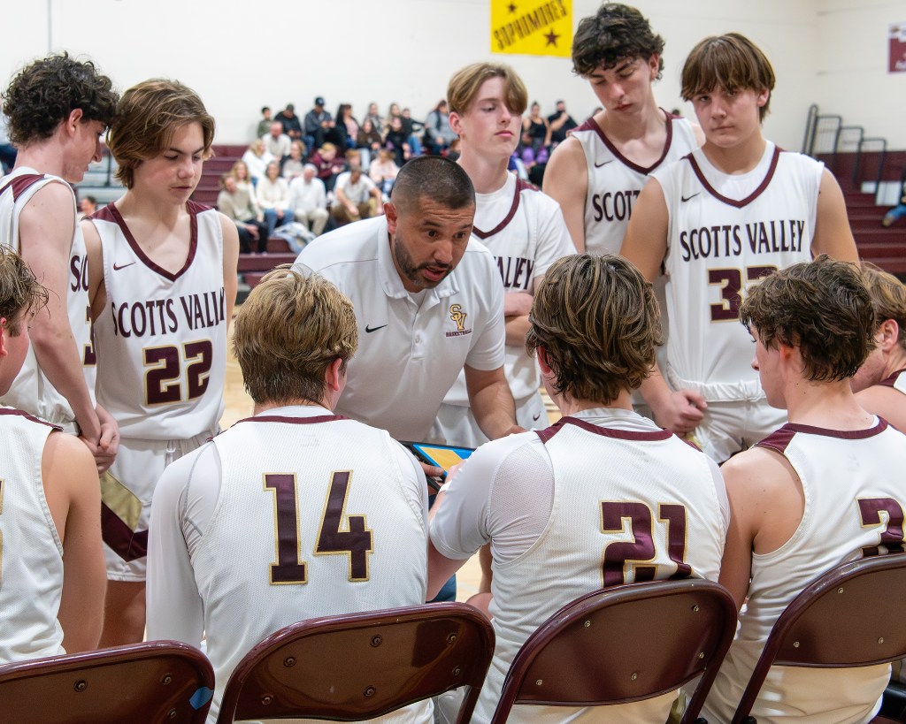 Gabriel Gonzales, 42, takes over as Santa Cruz’s boys basketball coach – Santa Cruz Sentinel