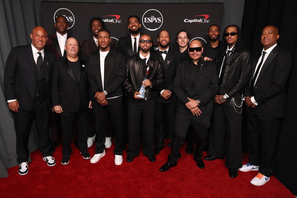The New York Knicks pose with the Best Team award at the 2026 ESPY Awards.