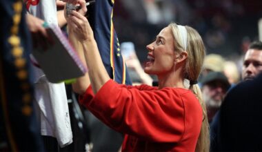 Sophie Cunningham shares touching moment with young Fever fan after game against Portland