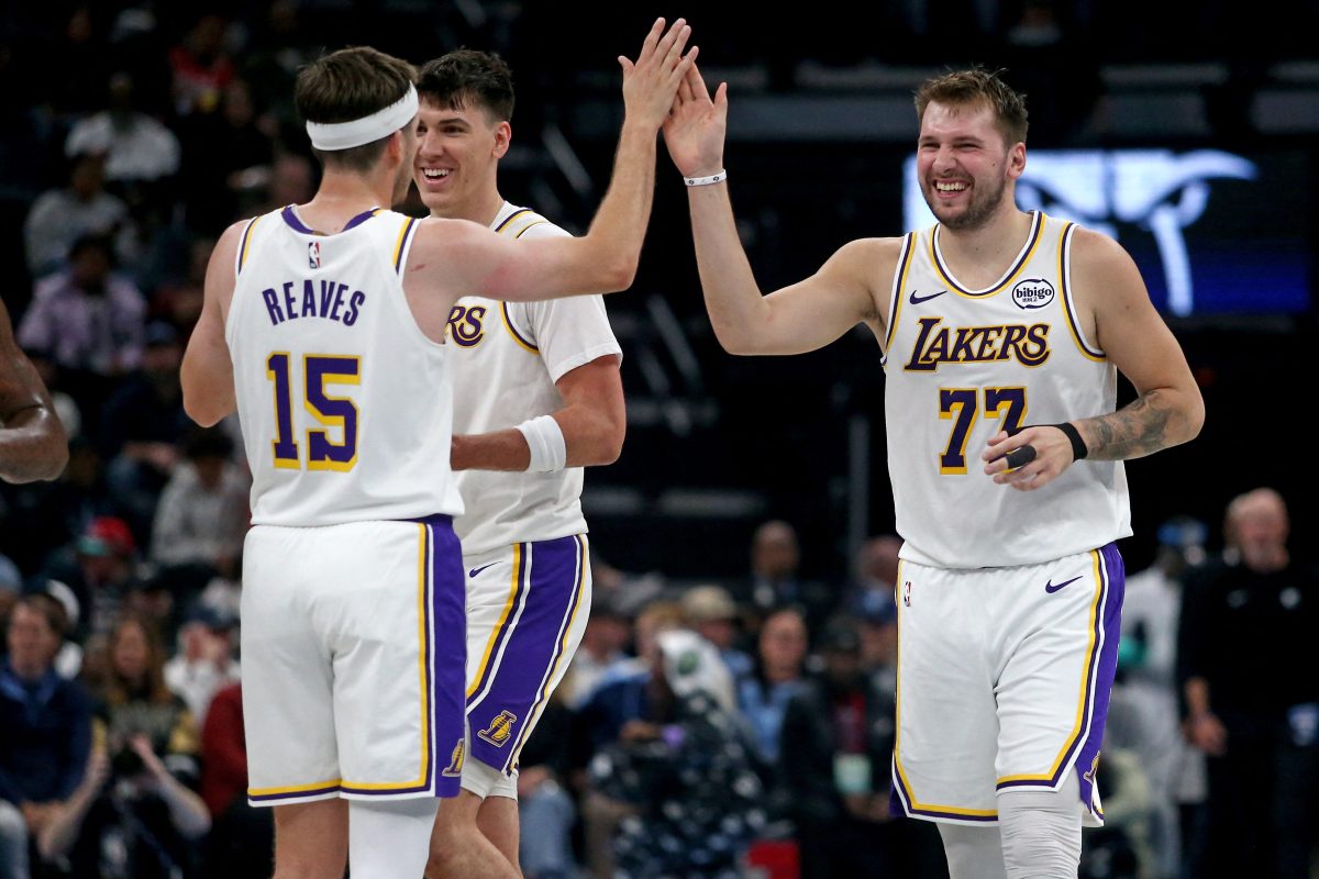 Lakers updated depth chart: 16 players, 15 spots and a squeeze