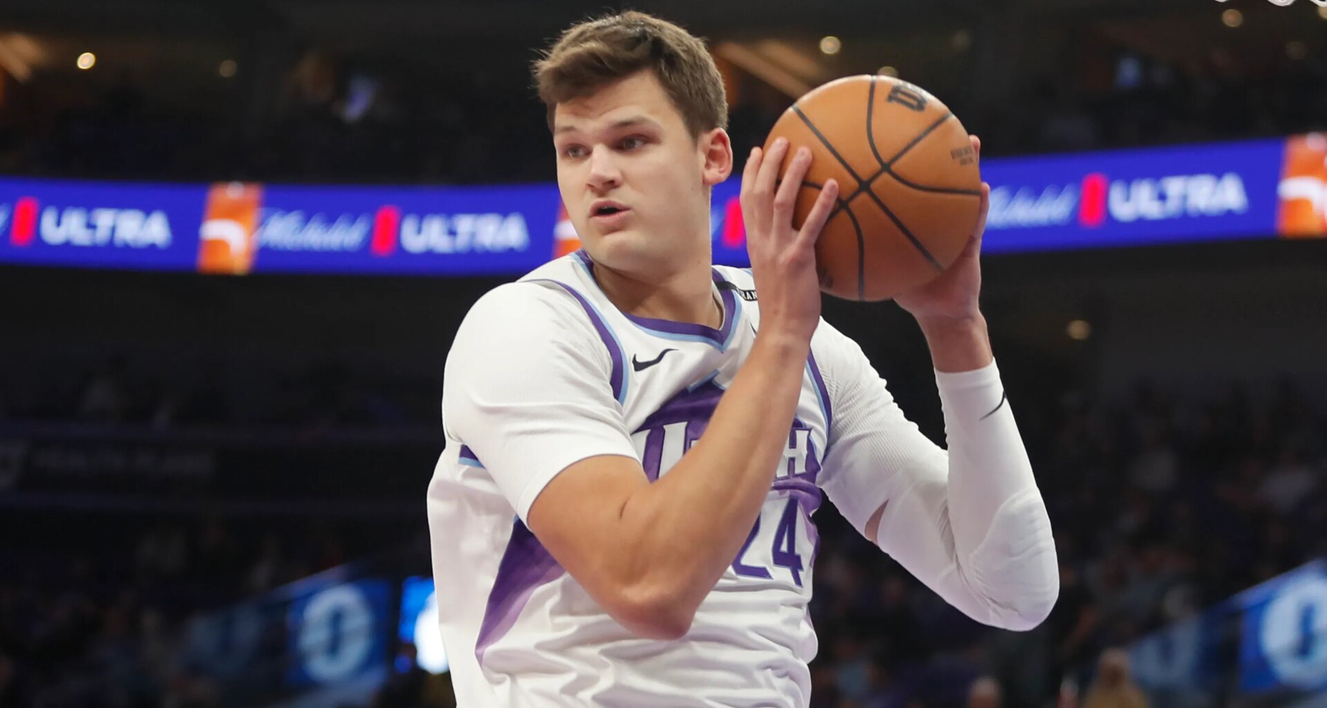 How does NBA 2K27 rate new Lakers center Walker Kessler?