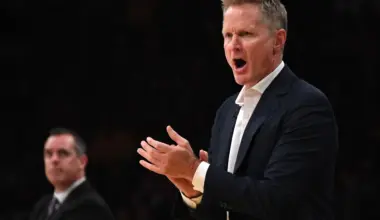 Steve Kerr and Frank Vogel attend NFL practice amid NBA offseason
