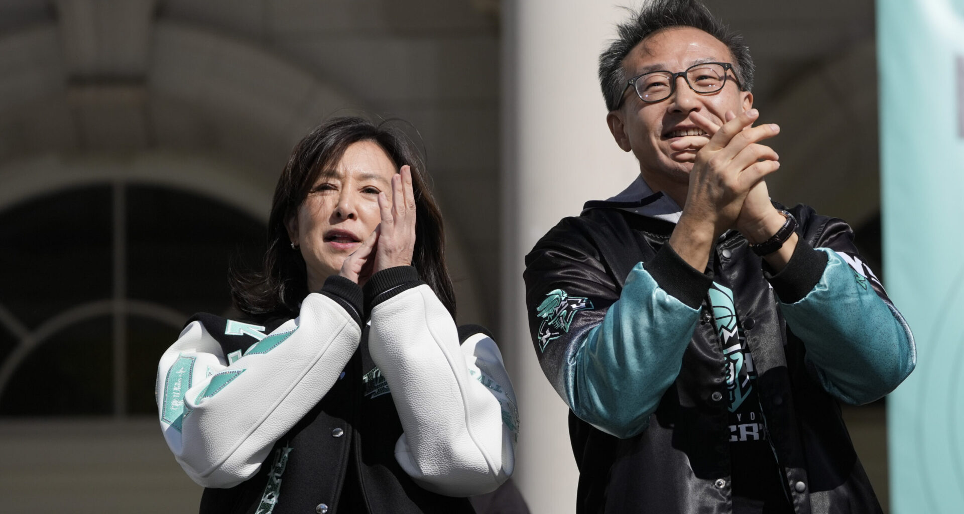 New York Liberty owners Clara Wu Tsai and Joe Tsai applaud during a ceremony after a parade in honor of the Liberty's WNBA basketball championship at City Hall in New York, Thursday, Oct. 24, 2024. Photo: Seth Wenig/AP