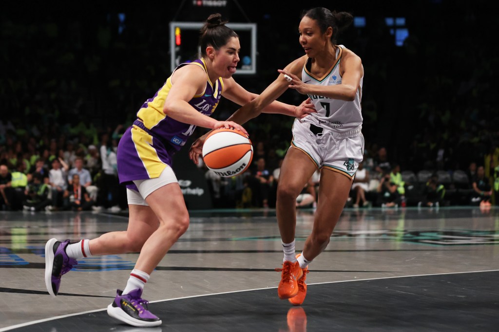 Los Angeles Sparks guard Kelsey Plum (10) drives to the basket past New York Liberty guard Rebekah Gardner (7) during a game.