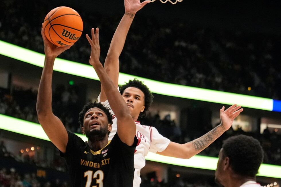Chancellor grants 19 college basketball players a 5th season and orders portal open Monday
