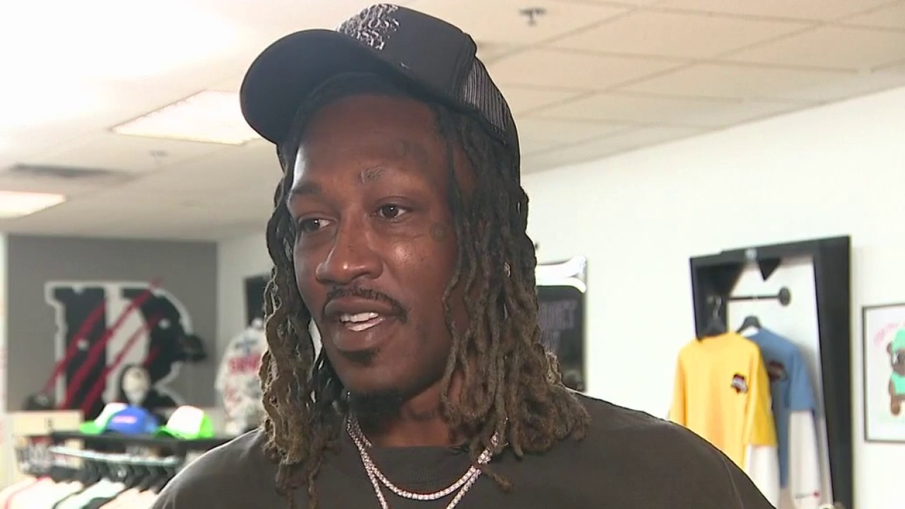 Former Buck Larry Sanders teams up for local cause